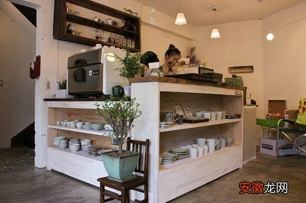 韩国首尔的咖啡店—&lt;pure gallery cafe Emil&gt;一个安逸的小咖啡店。