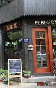 杭州的咖啡店—{品啡客}一家坐落在南宋御街的咖啡馆，木质的结构，老房子，另一种感觉