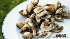 椒盐蘑菇的制作小技巧，不会油腻而且越吃越好吃，好吃又美味
