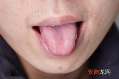 舌头中间有裂纹是什么原因