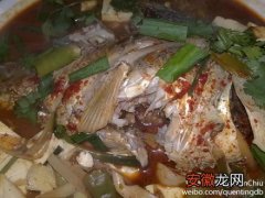 洱海的鱼是最近几年吃过最好吃的，肉鲜嫩而富有弹性，酸辣凝香，回味无穷，早知道煮两条