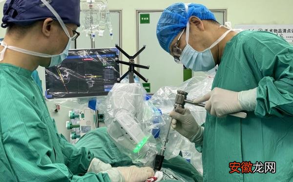 陆军军医大学新桥医院完成国内首例机器人全流程辅助MIS