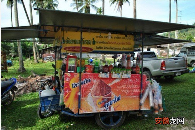每次遇到这样的市场,总会毫不犹豫的冲进去,里面有我最喜欢吃的冰淇淋,这个貌似每天在泰国必须吃到,要不然会耿耿于怀,人民币两元