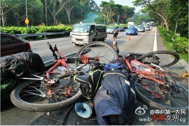 入新加坡第一日，骑上高速，被交警拦下，此国禁止脚踏车上高速行驶，只为安全。坐拖车下高速，遇青岛同胞，送水四瓶，不胜感激。
