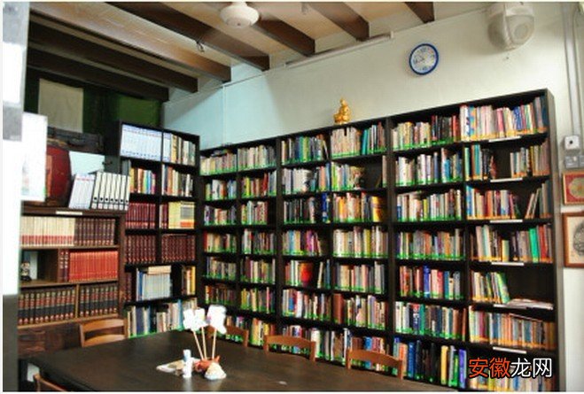 在马六甲我最喜欢的地方，居然是一家小小的图书馆，而且是位于闹市之中的图书馆，入其中，就穿越到了另外一个世界。。