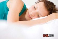 女性在睡觉前多做这些动作可以减肥