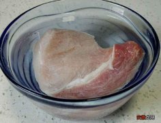 快速解冻猪肉等冷冻食品的方法 怎样快速解冻猪肉