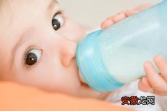 用什么水泡奶粉最好 矿泉水冲奶粉致宝宝便秘