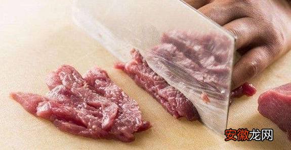 炒牛肉时加点它，炒出的牛肉又嫩又滑，再也不担心牛肉炒硬了