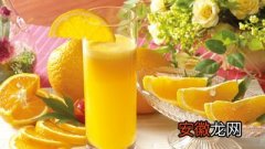 早上是否适合喝鲜榨果汁对身体的影响