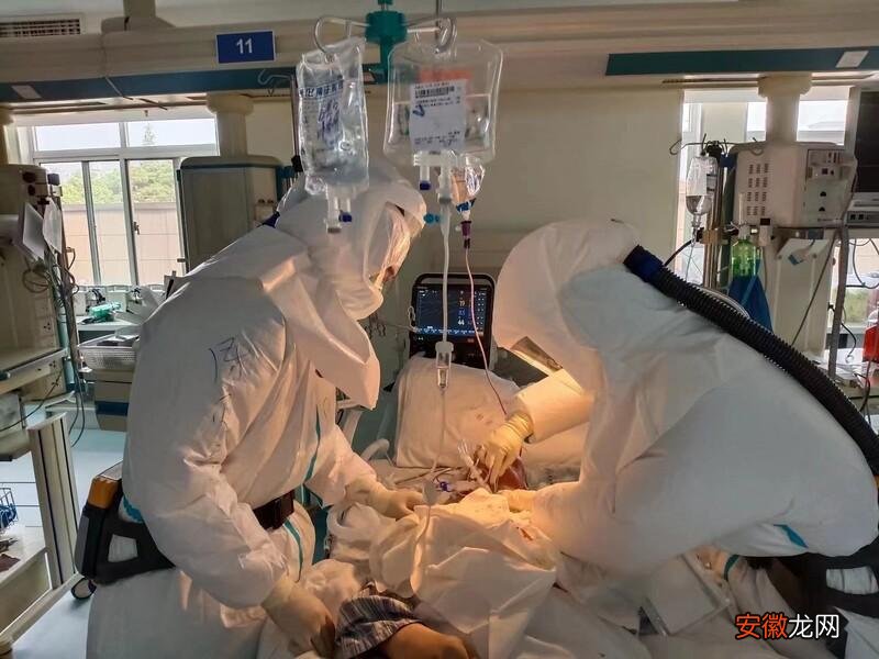 九院定点医院同日完成3例危重症患者气管切开手术，最大97岁