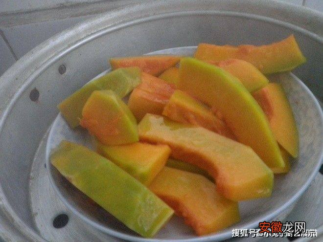 秋天正是南瓜上市的季节，多吃点南瓜蒸饺，增强免疫力