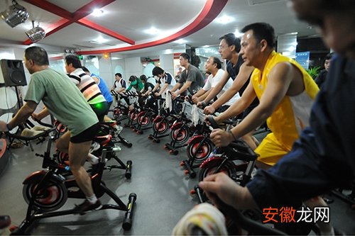 二种健身单车的运动减肥方法不一样年纪运动量有差别