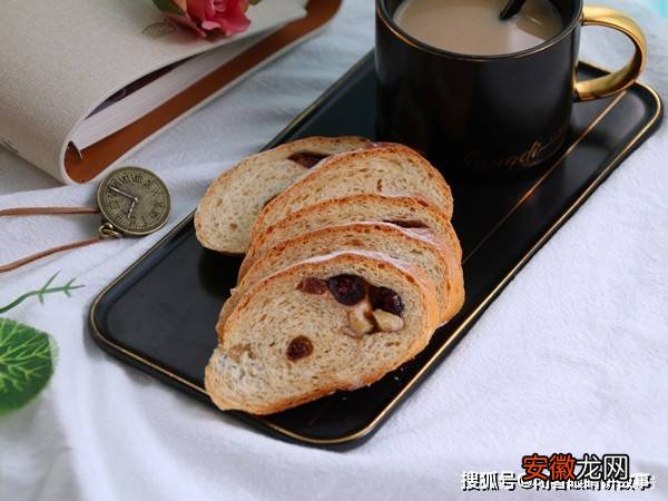 自制面包，是早餐也是下午茶，做法简单新手也能轻松烤起来