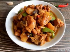 中国特色小吃黄焖鸡，一口气把原料和烹制方法都告诉了大家