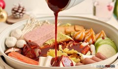 韩式部分火锅做法：娃娃菜、肥牛、洋葱、金针菇、西葫芦