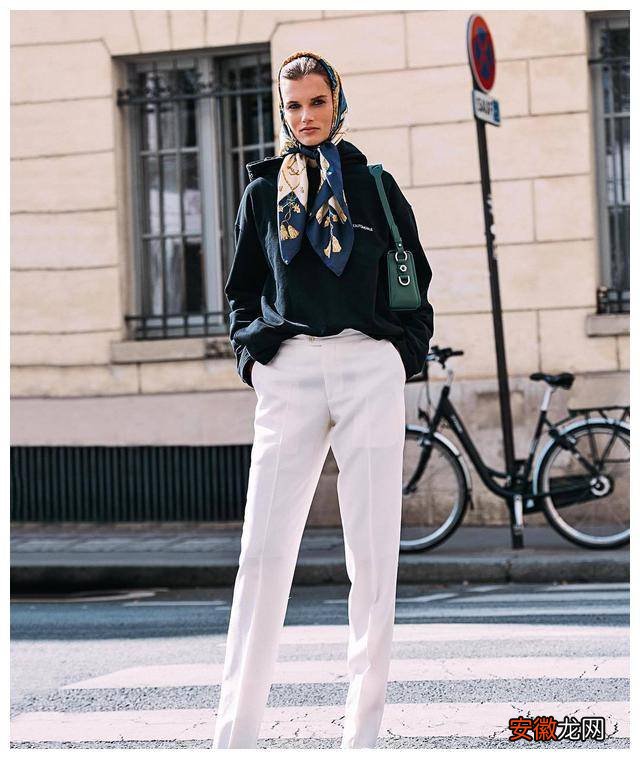 白裤子到底该怎么选，遍访欧美时尚圈，发现这三种很般配的白裤子